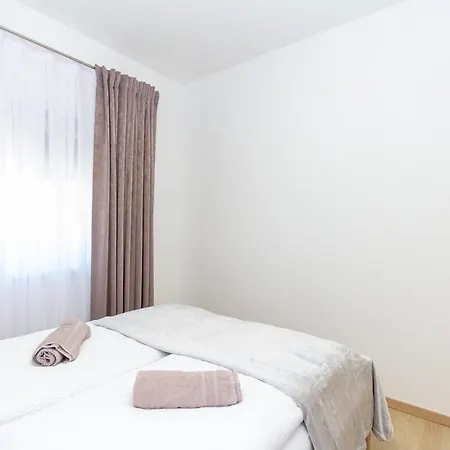 Bolyai 3br Ac Parking Grf Appartamento Siófok