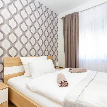 Bolyai 3br Ac Parking Grf