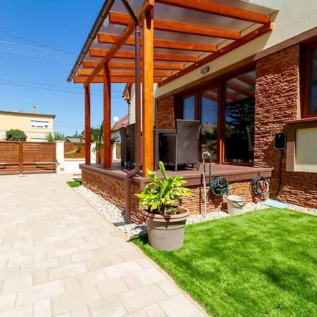 Bolyai 3br Ac Parking Grf Apartment