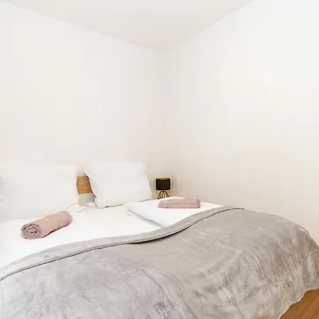 Bolyai 3br Ac Parking Grf