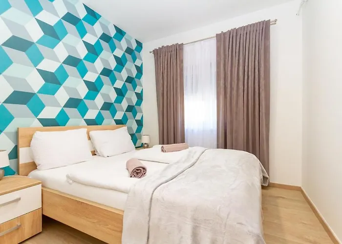 Bolyai 3br Ac Parking Grf Lägenhet